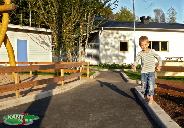 This picture is from a new kinder garden we did jointly with Karlskrona Kommun in Sweden and Kragh & Berglund. The little boy is Kim’s son, the owner of Scandicurb – the most successful Kerbing company in Denmark. By the way, Kristoffer (4 years old) loves kerbing too!