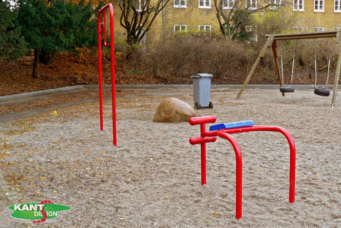 This playground in Copenhagen, we kerbed the rear area with a 20cm x 20cm kerbs to retain the dirt from a nearby slope. This playground project was designed by PETER HOLST ARKITEKTUR & LANDSKAB.